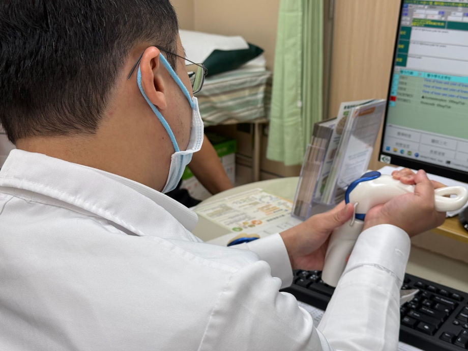 張建鈞醫師說明膝關節退化（退化性關節炎）的成因