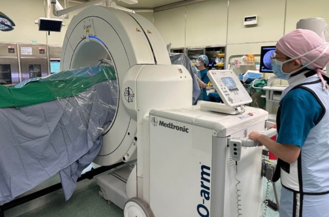 O-arm 3D導航系統結合微創技術，降低微創新式脊椎手術風險、大幅縮短恢復期