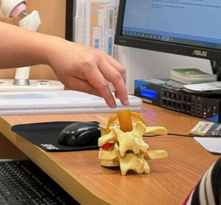 腰痠腳麻是椎間盤突出嗎?5 招自我檢測坐骨神經痛